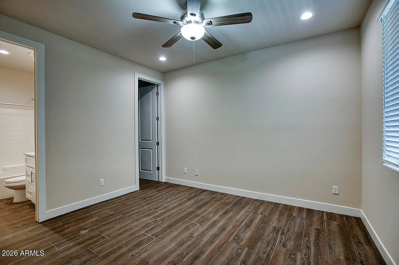 4 bed, 3.5 bath, 2314 sqft, $2,995 — Photo 3