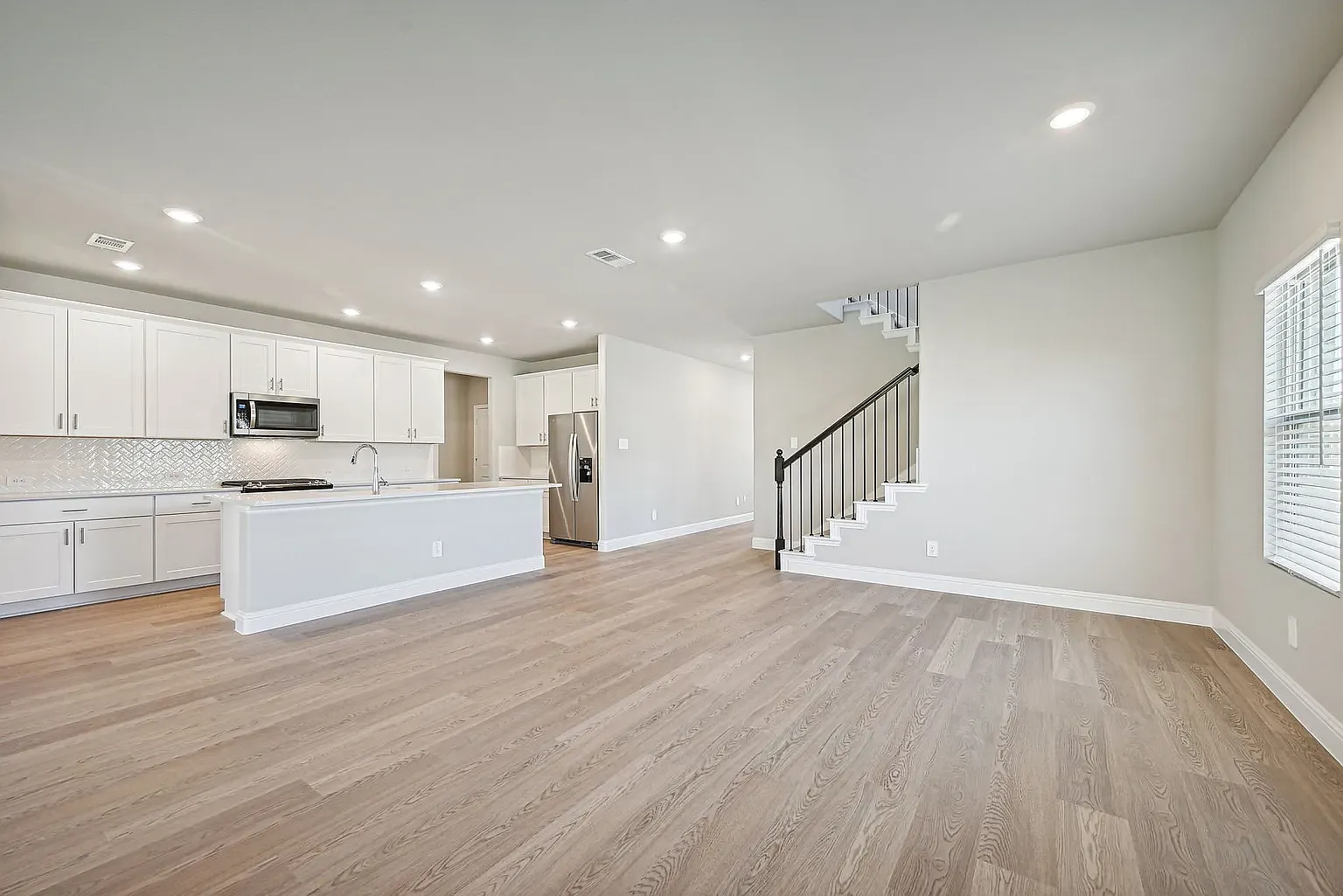 4 bed, 3100 sqft, $2,800 — Photo 2