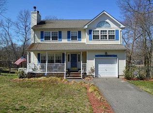 25 Clubhouse Dr, Rocky Point, NY 11778