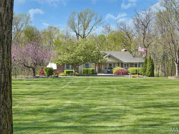 110 Turtle Rock Ct, Saint Charles, MO 63304