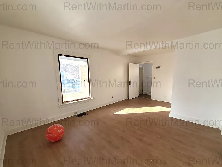 824 Logan Ave — Photo 5