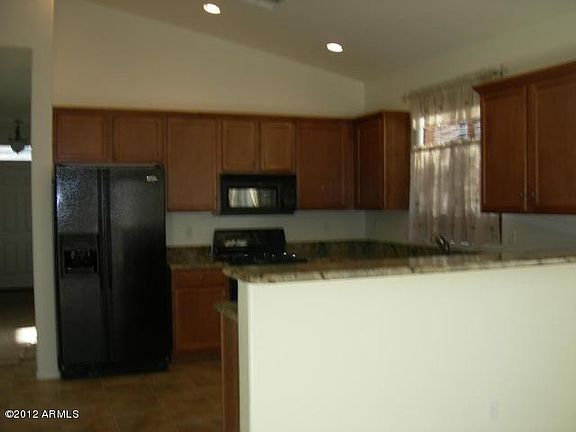 5th image of 17172 W Young St