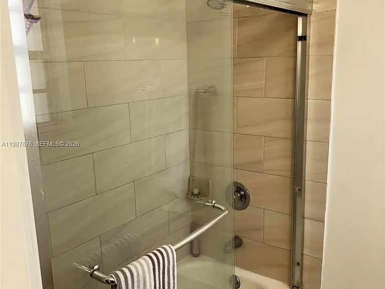2050 NE 140th St #12 — Photo 7