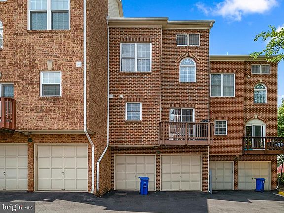 2nd image of 2412 N Greenbrier Ct