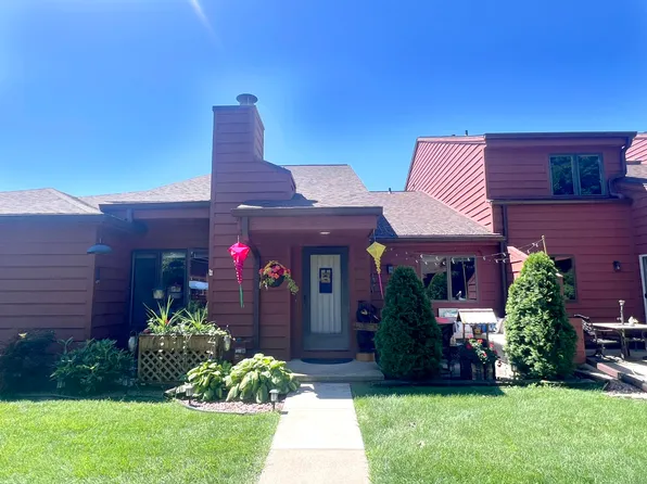 2230 Meadowbrook Ct APT F, Oshkosh, WI 54904