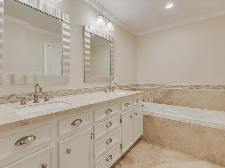 15203 Camelback Ct — Photo 19