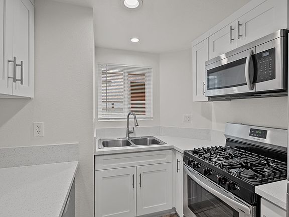 5th image of 516 Concord St #106