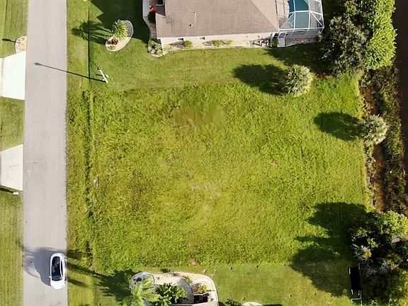 4th image of 12779 SW Pembroke Cir N