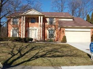 2032 Babcock Dr, Troy, MI