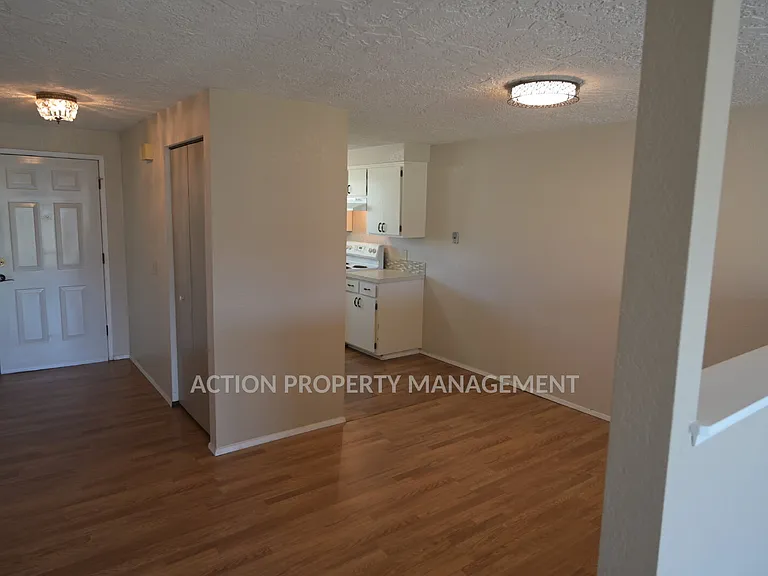 842 N Canterbury Ct — Photo 5