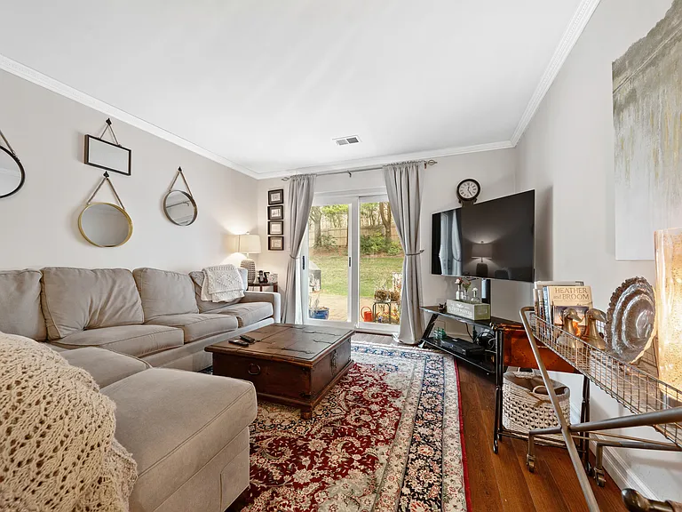 Colony Dr — Photo 20