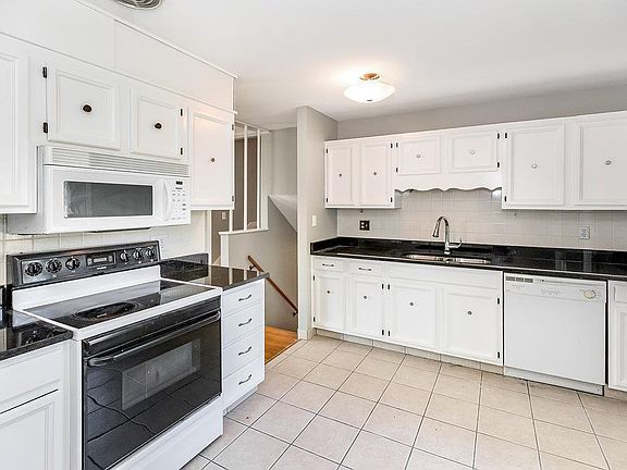 5th image of 9300 W 99th Ter