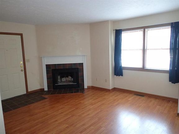 2nd image of 1535 N Oak Hill Dr Unit B-2