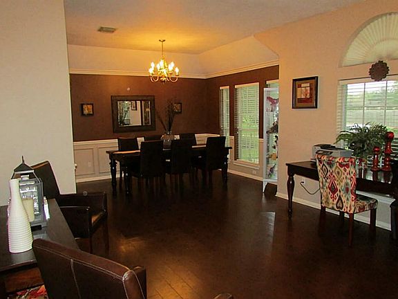 4th image of 3221 Sumac Dr