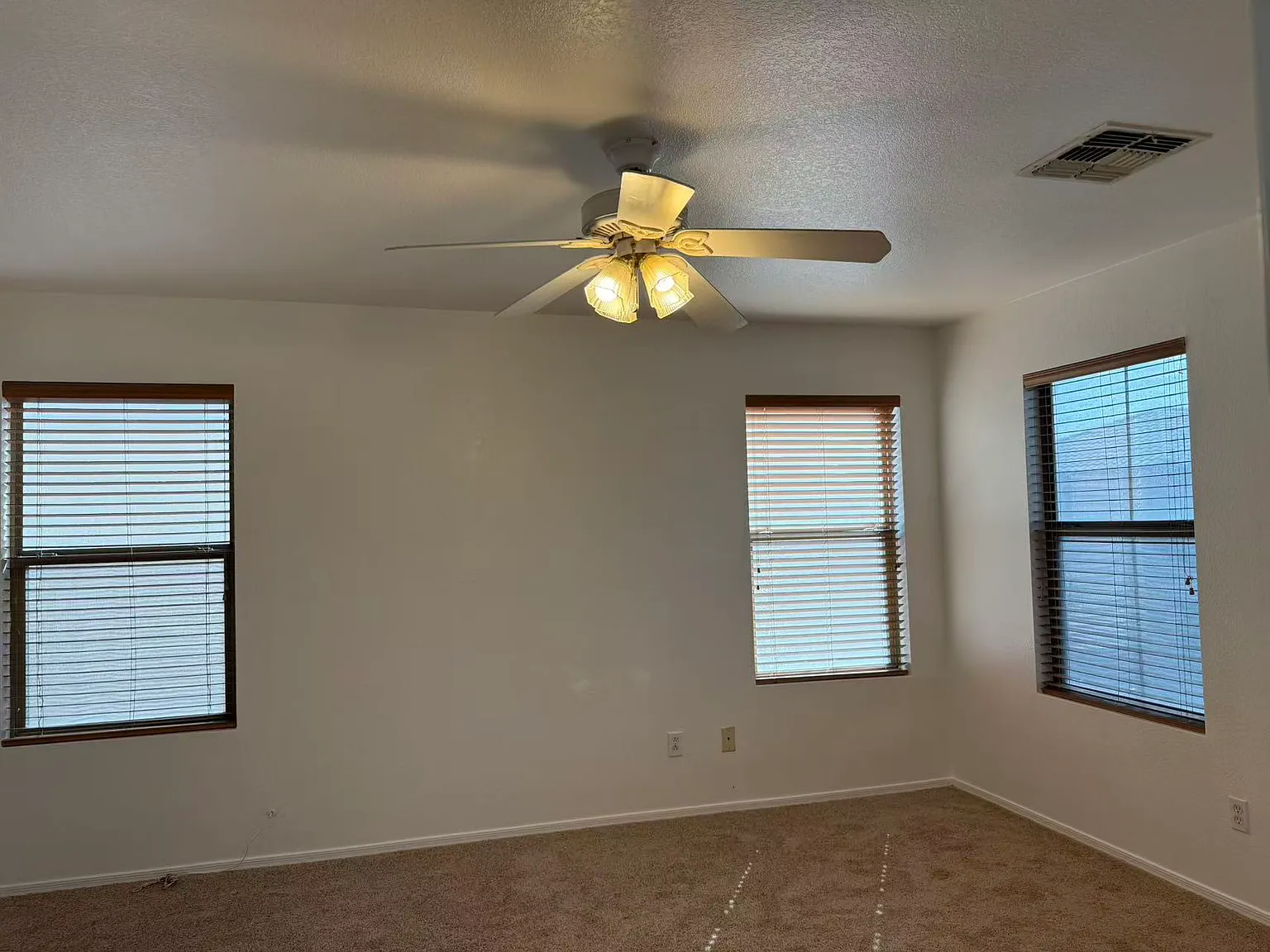 3 bed, 2.5 bath, 1762 sqft, $1,950 — Photo 4