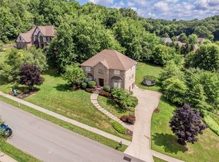 402 Honey Locust Dr, Cranberry Township, PA 16066