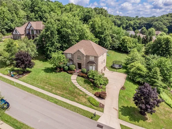 402 Honey Locust Dr, Cranberry Township, PA 16066