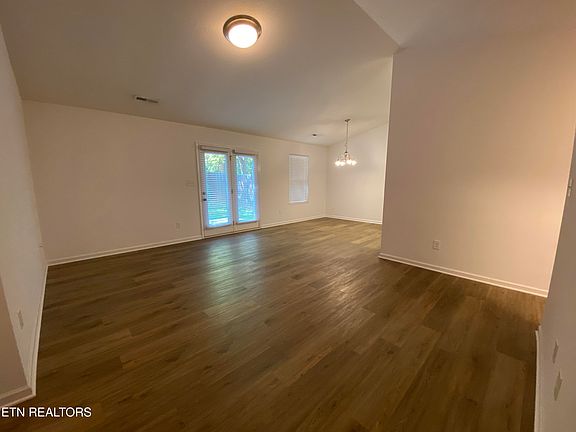3rd image of 195 Sutton Ln