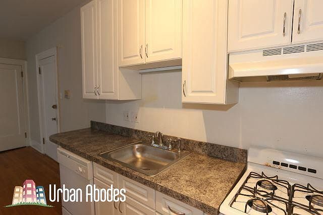 1st image of 439 W Melrose St #2BM