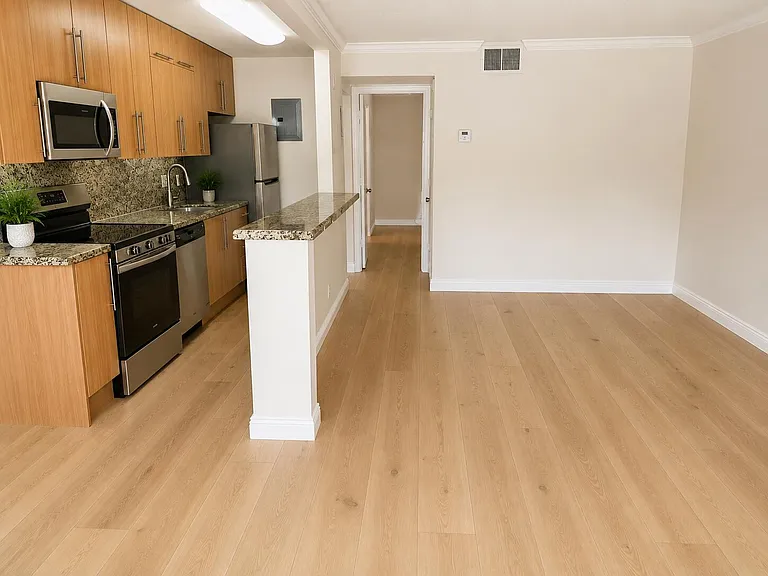 1125 NE 16th Pl #205 — Photo 6