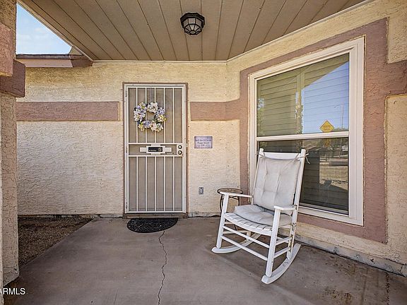 5th image of 1259 N ROSEMONT Street