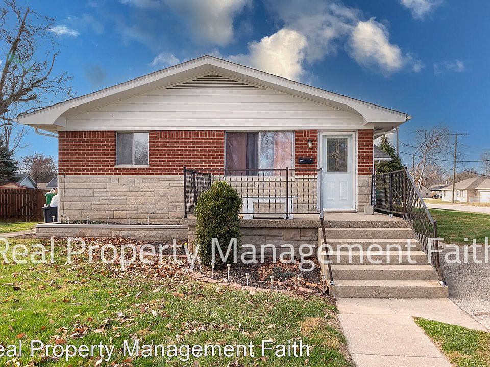 1st image of 810 Manor Ct