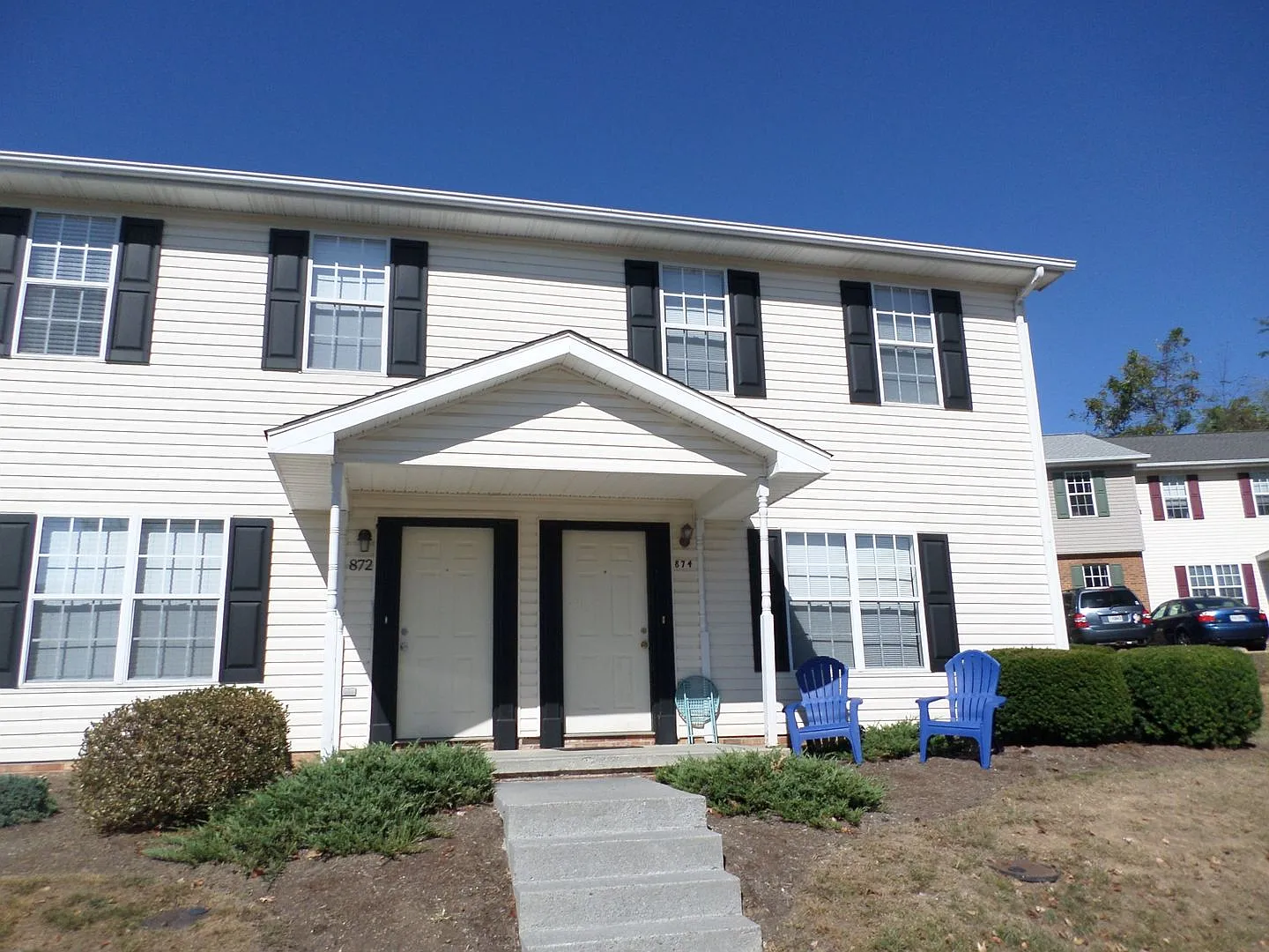 4 Bedroom 2.5 Bath Townhouse — Photo 2