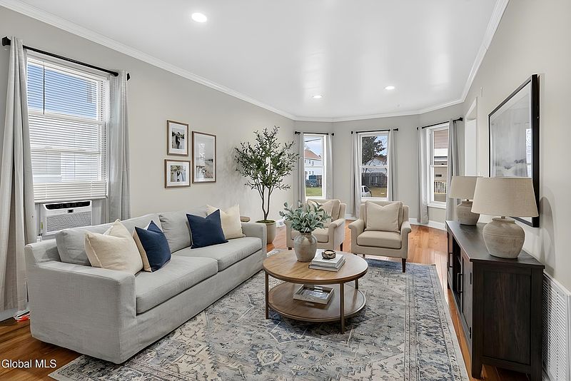 3rd image of 4 Daggett Terrace