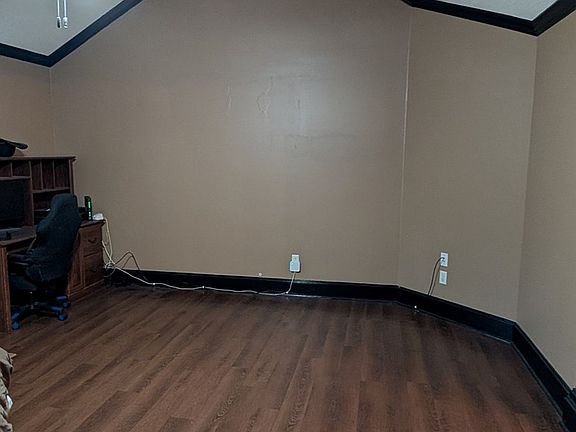 5th image of 407 Janice Ave