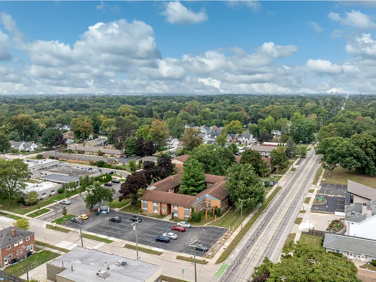 Walnut Manor Apartments — Photo 12