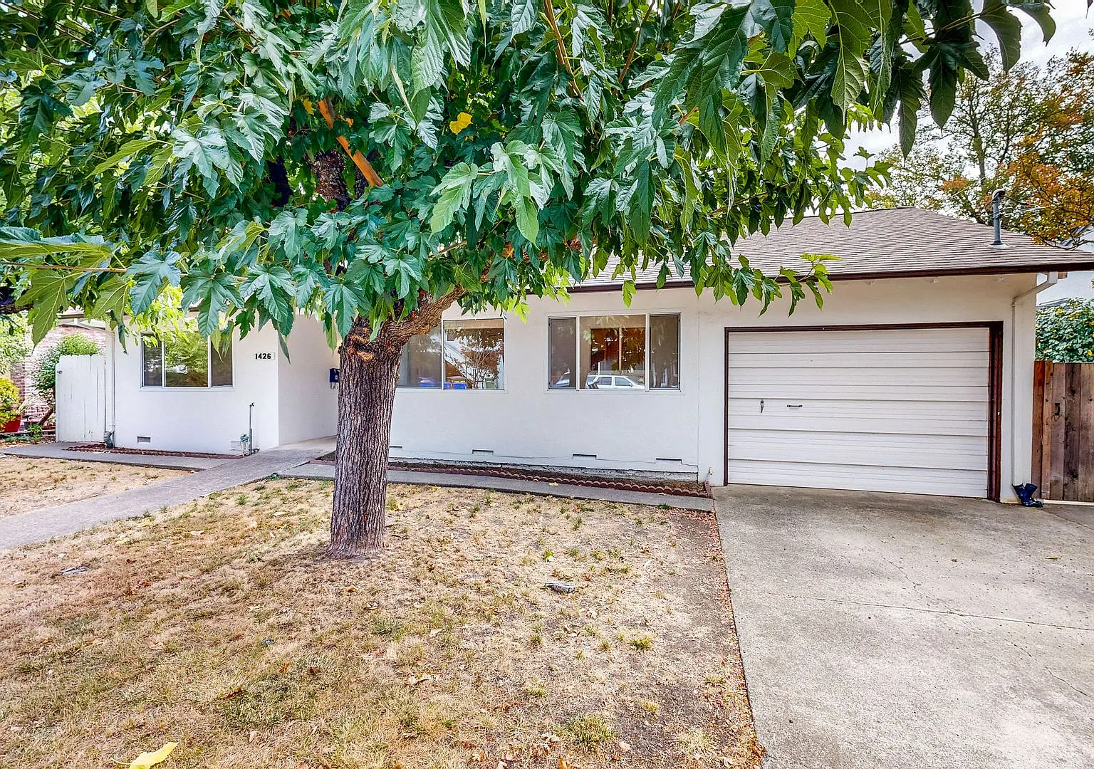 Spacious & Private Two Bedroom One Bath Single Story Duplex Downtown Calistoga — Photo 2