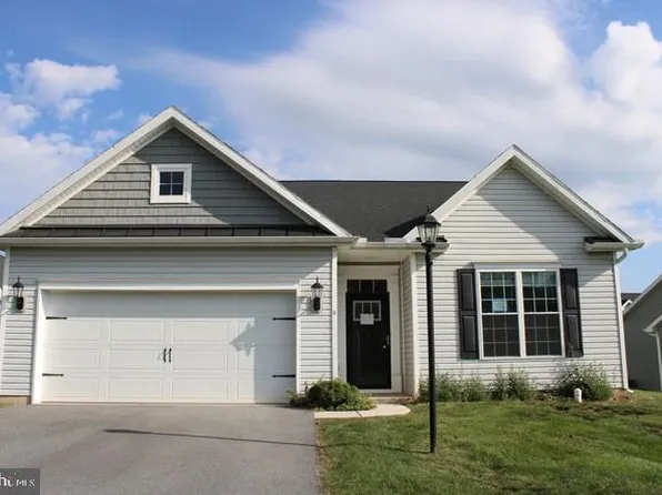 8 Osprey Ct, Gettysburg, PA 17325