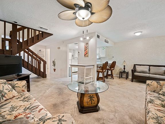 5th image of 8737 Seagrape Ct