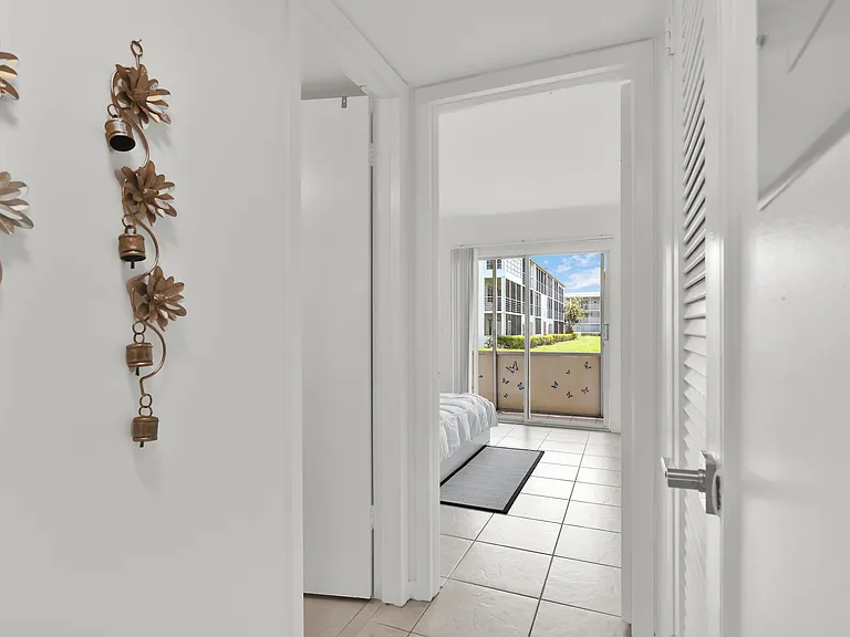 175 Fanshaw E — Photo 15