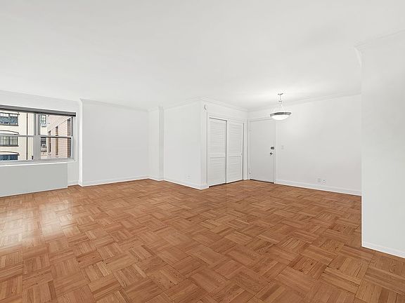 4th image of 20 E 9th St #3N