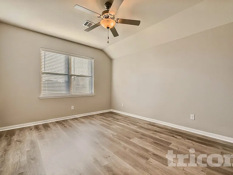 1833 Chesapeake Dr — Photo 2
