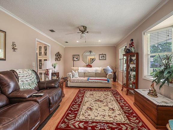 4th image of 5153 Brighton Dr