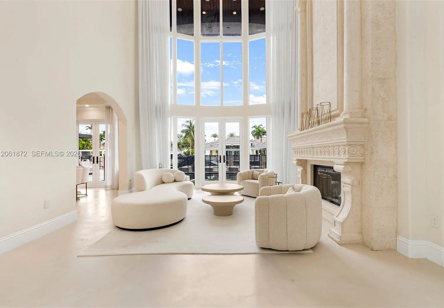 6 bed, 5790 sqft, $42,000 — Photo 4