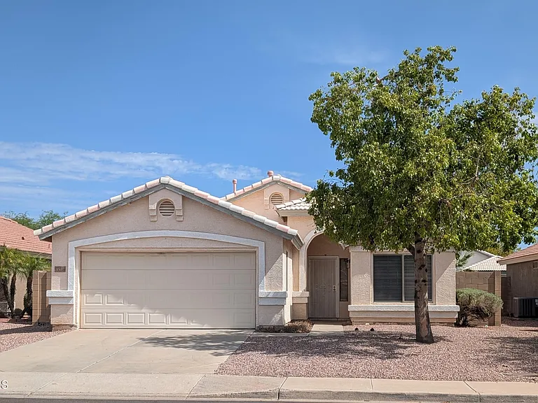13216 W Mauna Loa Ln — Photo 1