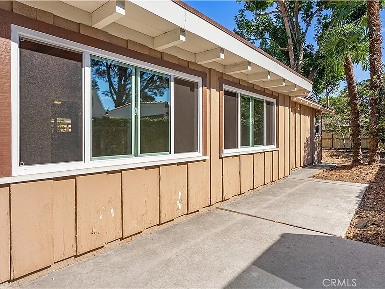 450 W 2nd St — Photo 10