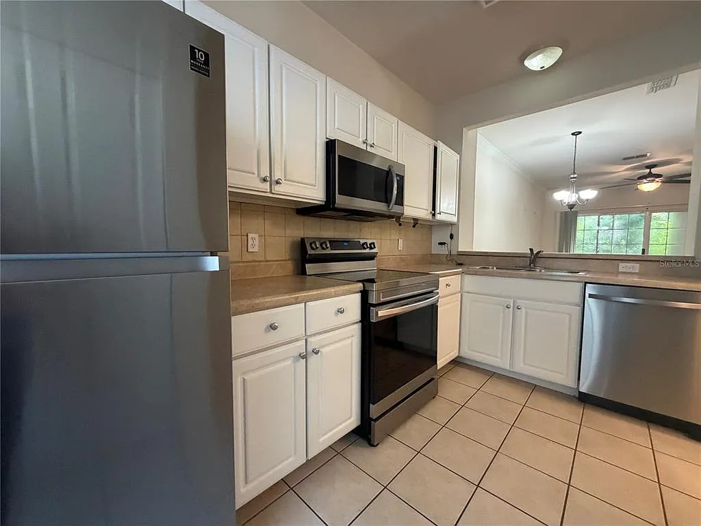 2 bed, 2.5 bath, 1275 sqft, $1,550 — Photo 4