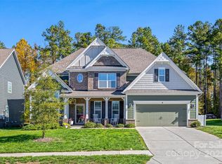 1370 Englewood Dr, Lake Wylie, SC 29710