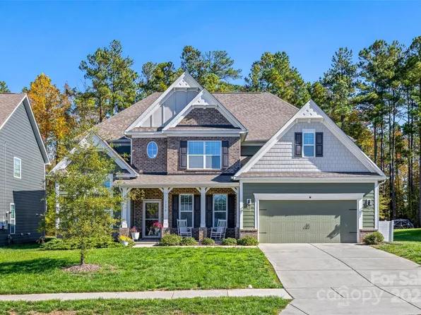 1370 Englewood Dr, Lake Wylie, SC 29710