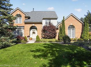 47708 Royal Pointe Dr, Canton, MI 48187