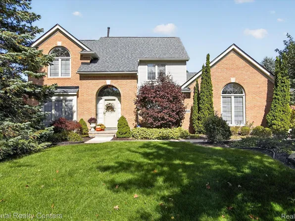 47708 Royal Pointe Dr, Canton, MI 48187
