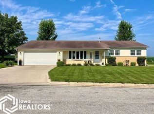 203 8th St, Grundy Center, IA 50638