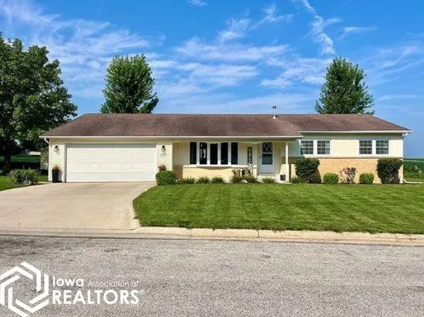 203 8th St, Grundy Center, IA 50638