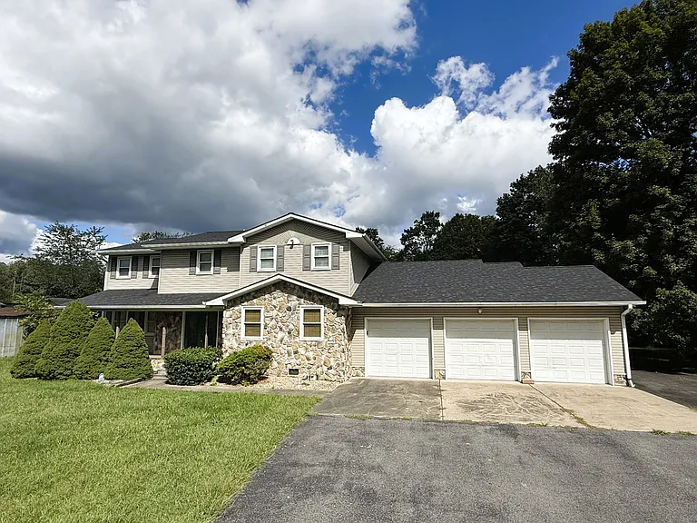 1087 Pea Ridge Rd — Photo 1