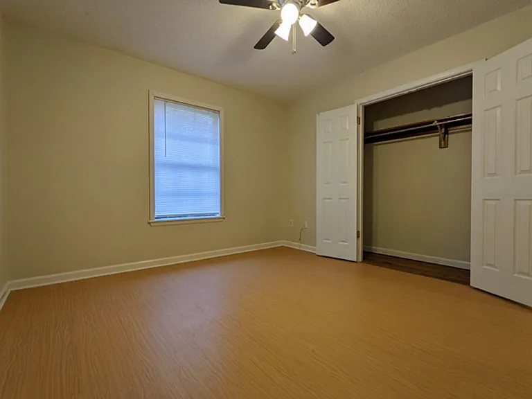 1860 Skyline Dr — Photo 4
