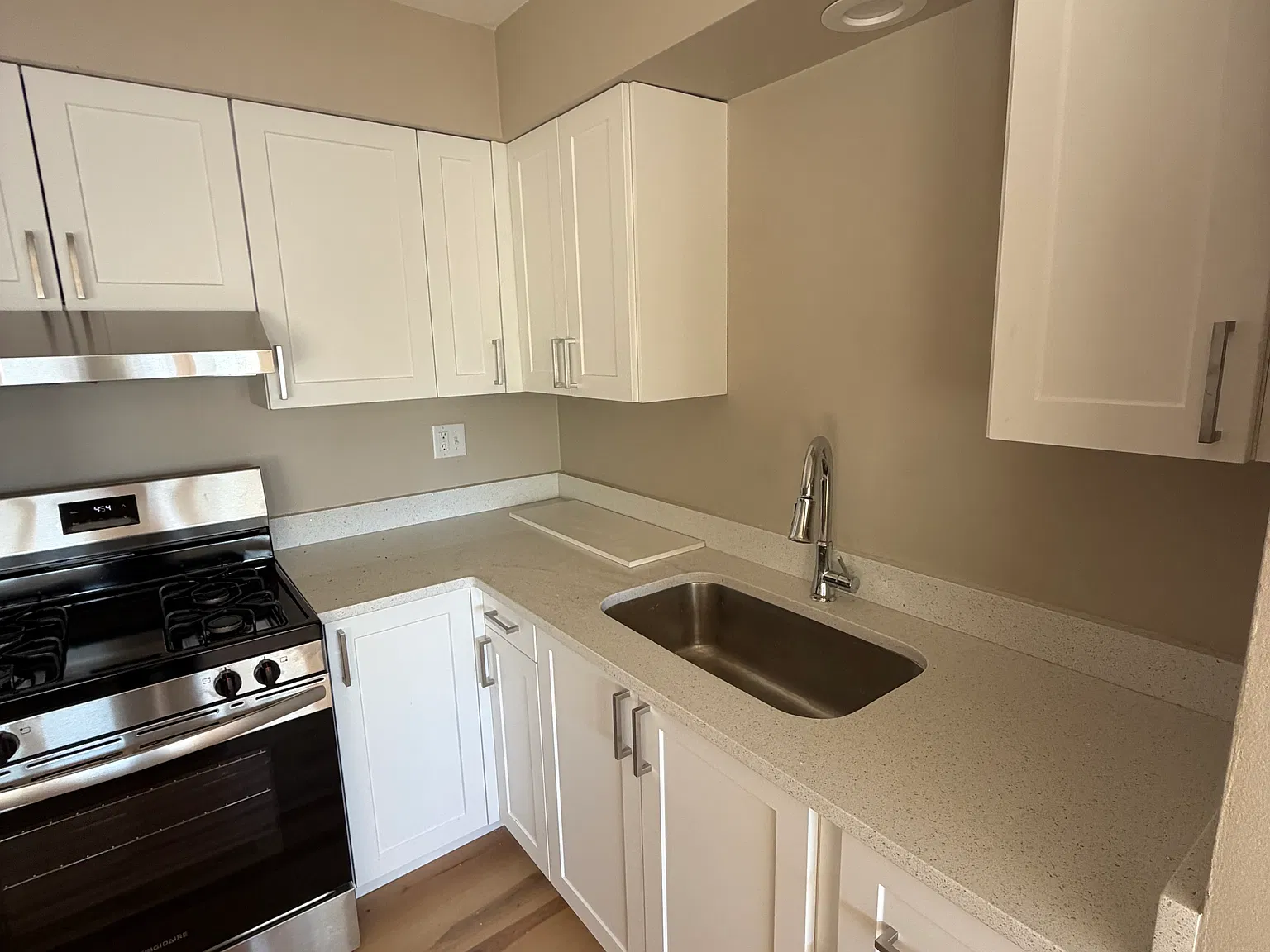 2 bed, 850 sqft, $1,575 — Photo 4